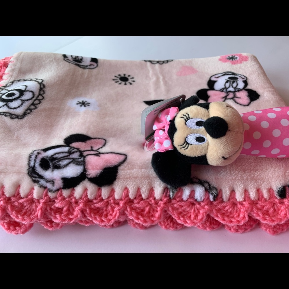 Disney Pink Minnie Mouse Baby Blanket Gift Set - Picture 2 of 7